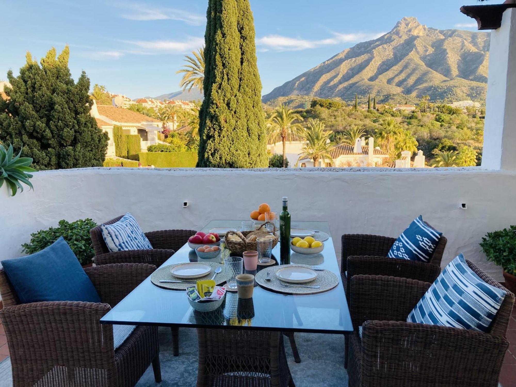 Las Lomas - Pool, Terrace & View Marbella Eksteriør bilde
