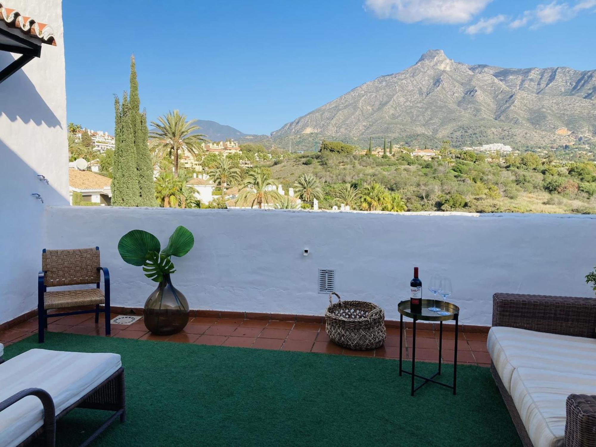 Las Lomas - Pool, Terrace & View Marbella Eksteriør bilde
